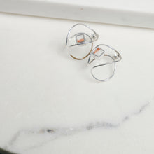 Load image into Gallery viewer, Link Studs with cement cubes