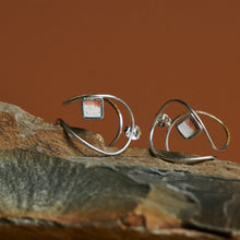 Load image into Gallery viewer, Link Studs with cement cubes