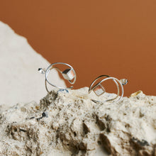 Load image into Gallery viewer, Link Studs with cement cubes