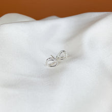 Load image into Gallery viewer, Small Link Studs