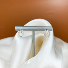 Load image into Gallery viewer, Small Link Studs