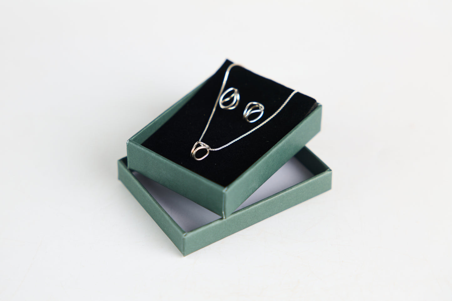 Link studs and pendant gift set