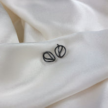 Load image into Gallery viewer, Small Link Studs