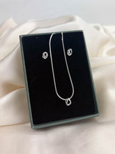 Load image into Gallery viewer, Mini Link Pendant
