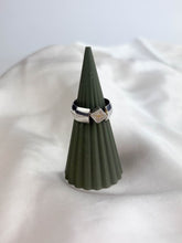 Load image into Gallery viewer, Central set cement diamond ring
