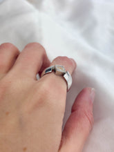 Load image into Gallery viewer, Central set cement diamond ring
