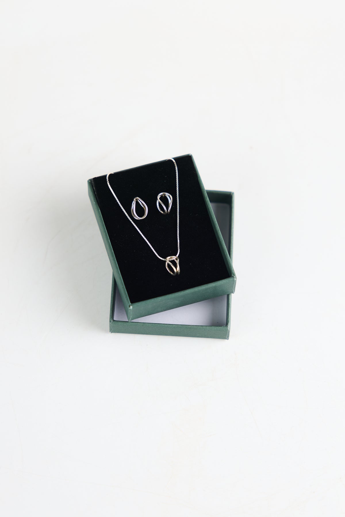 Link studs and pendant gift set