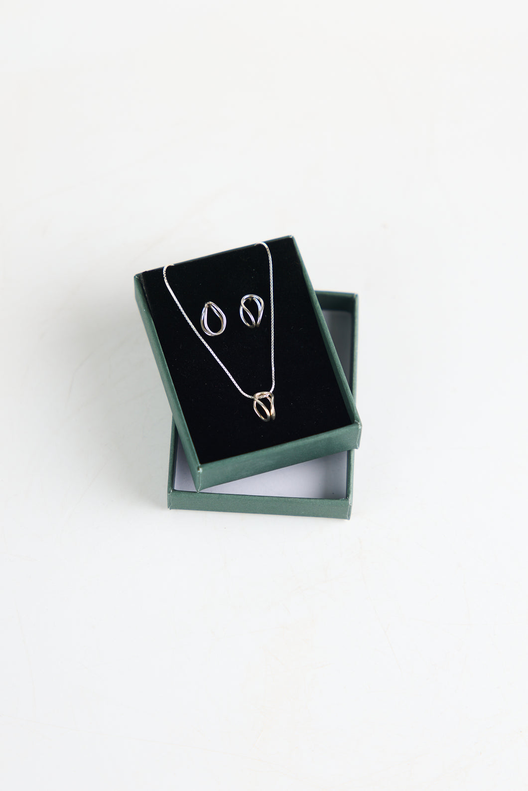 Link studs and pendant gift set