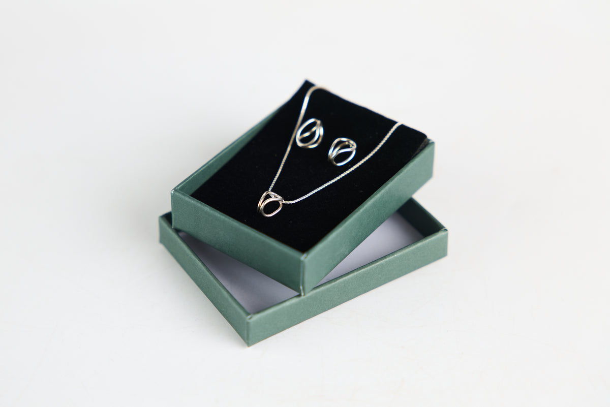 Link studs and pendant gift set