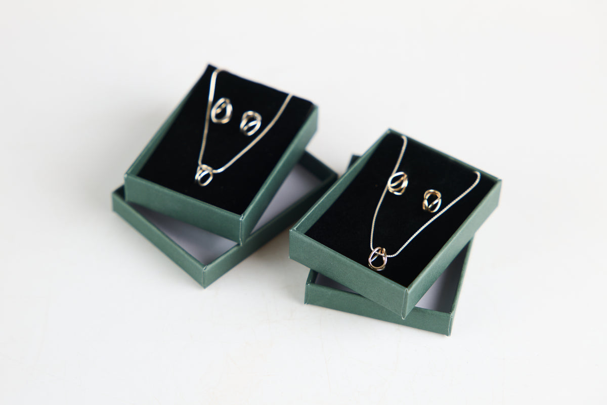 Link studs and pendant gift set