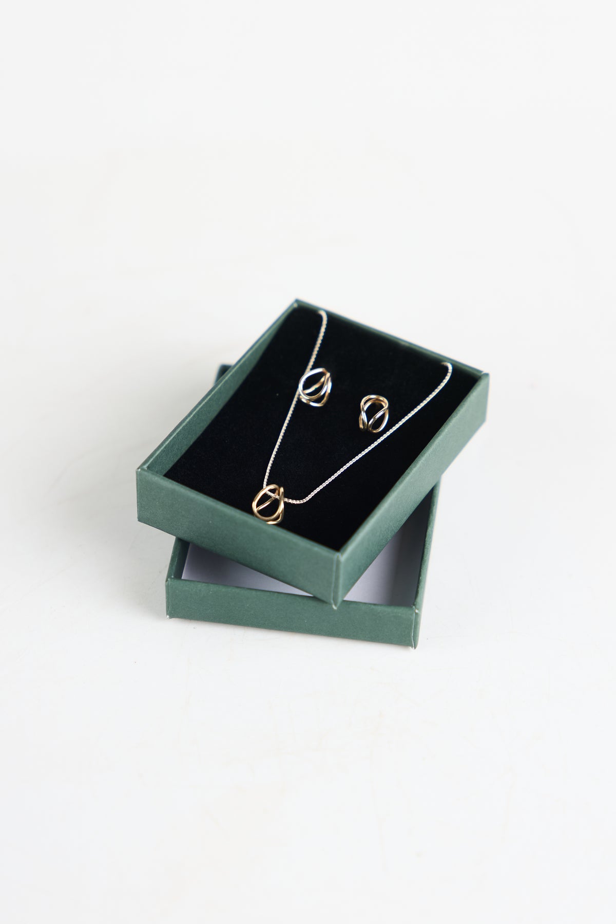 Link studs and pendant gift set